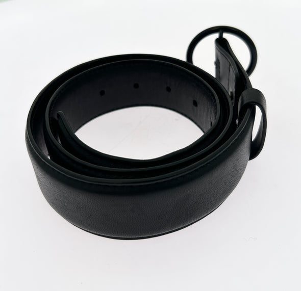 Ceinture en cuir noir à boucle ronde
