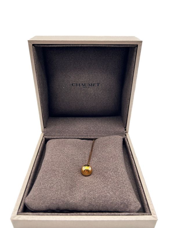 Broche doré avec une boule et des diamants