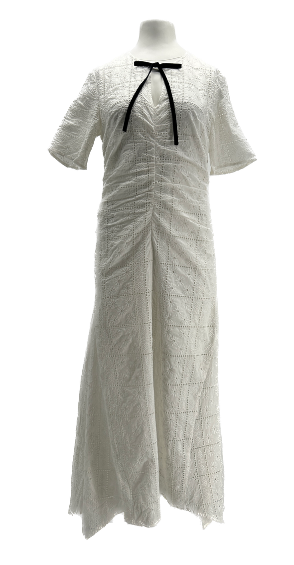 Robe blanche à dentelle