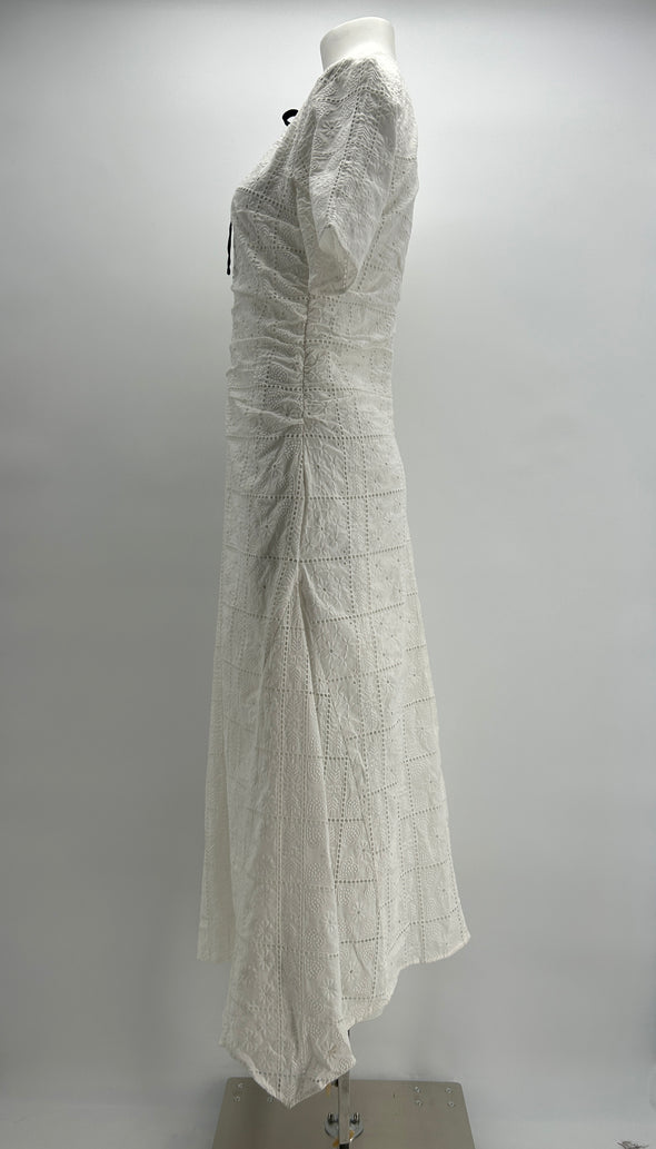 Robe blanche à dentelle