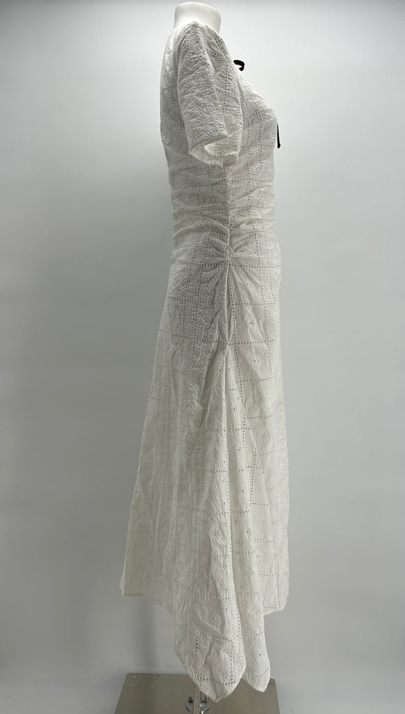 Robe blanche à dentelle