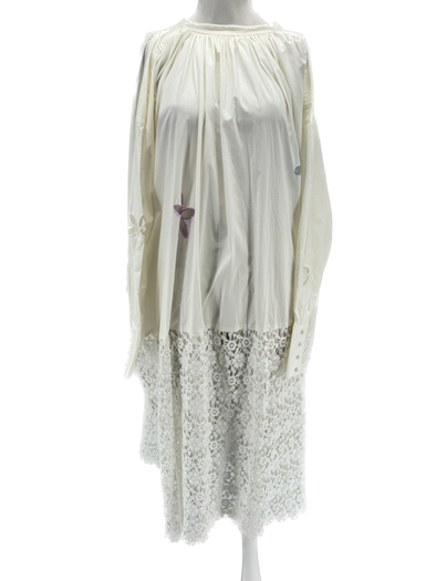 Robe longue blanche à dentelle