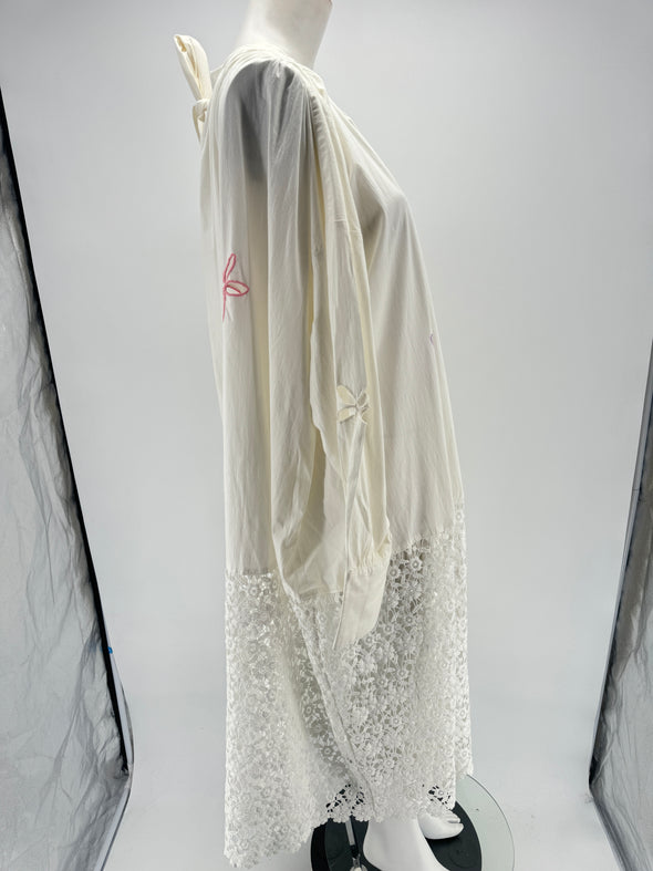 Robe longue blanche à dentelle