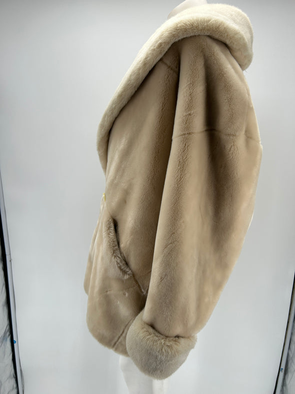 Manteau en fausse fourrure beige