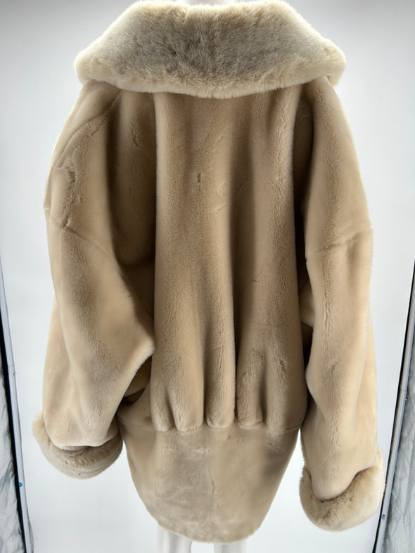 Manteau en fausse fourrure beige