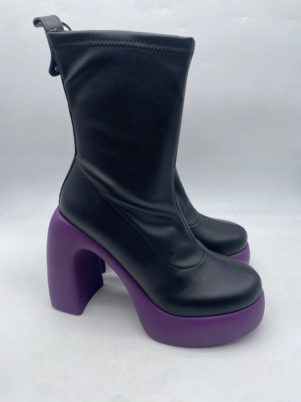 Boots noires et violettes