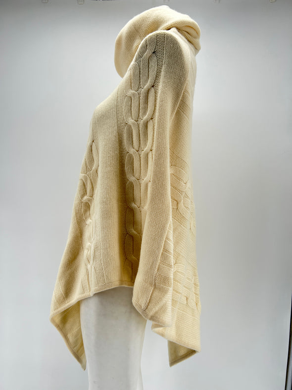 Poncho tressé crème