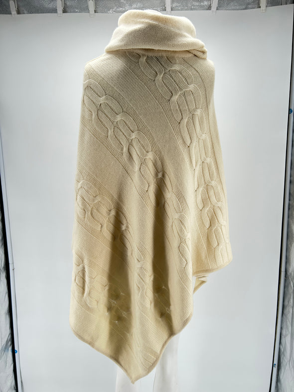Poncho tressé crème