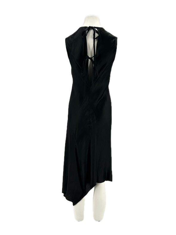 Robe satinée noire
