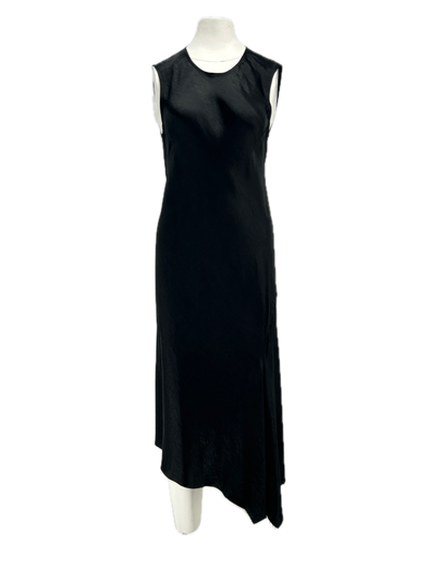 Robe satinée noire