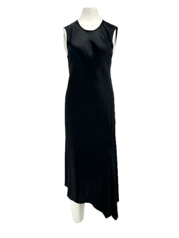 Robe satinée noire