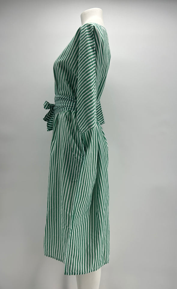 Robe longue à rayures blanches et vertes