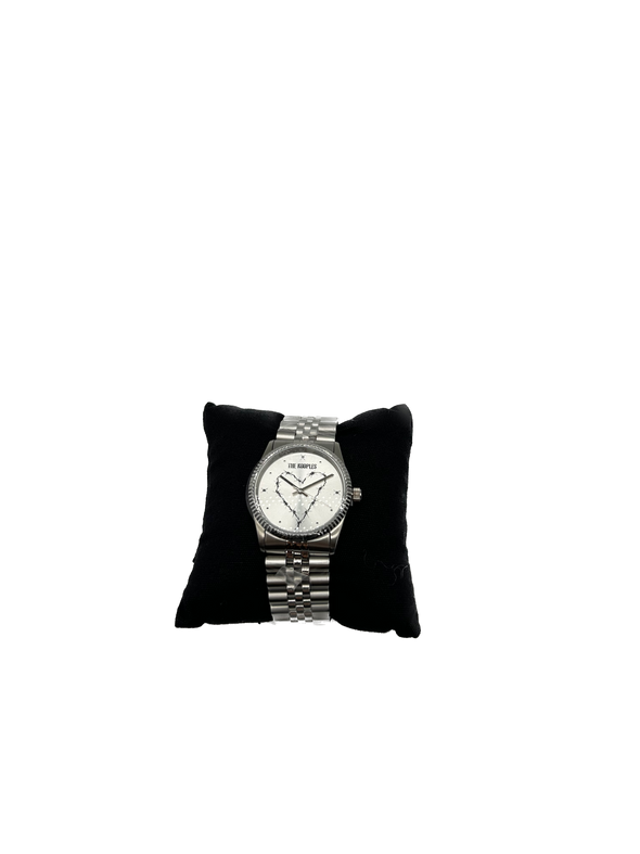 Montre argent avec un coeur