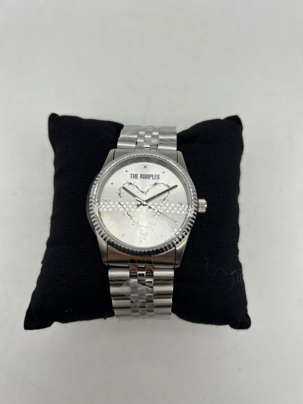 Montre argent avec un coeur