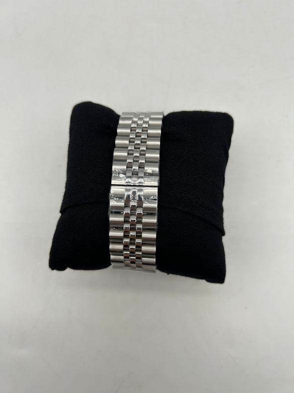 Montre argent avec un coeur