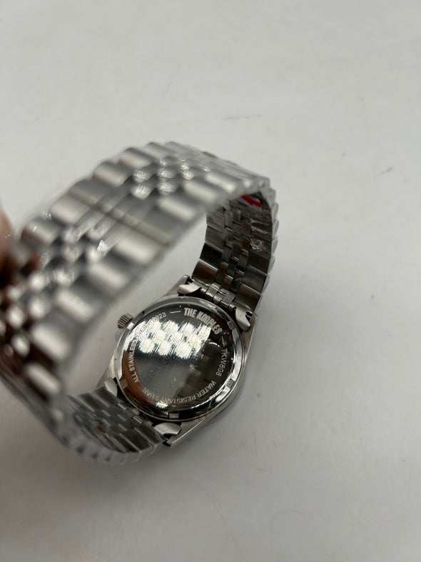 Montre argent avec un coeur