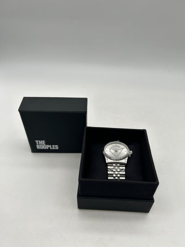 Montre argent avec un coeur
