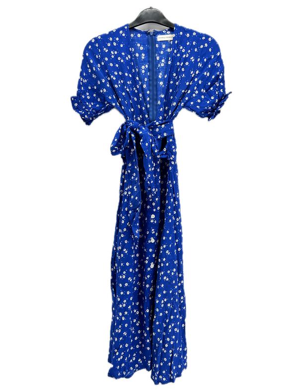 Robe bleue à motifs
