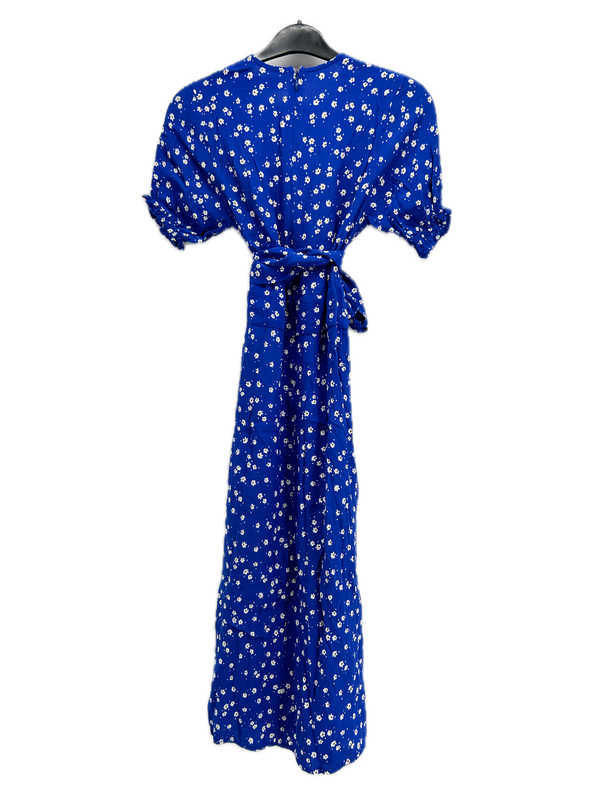 Robe bleue à motifs