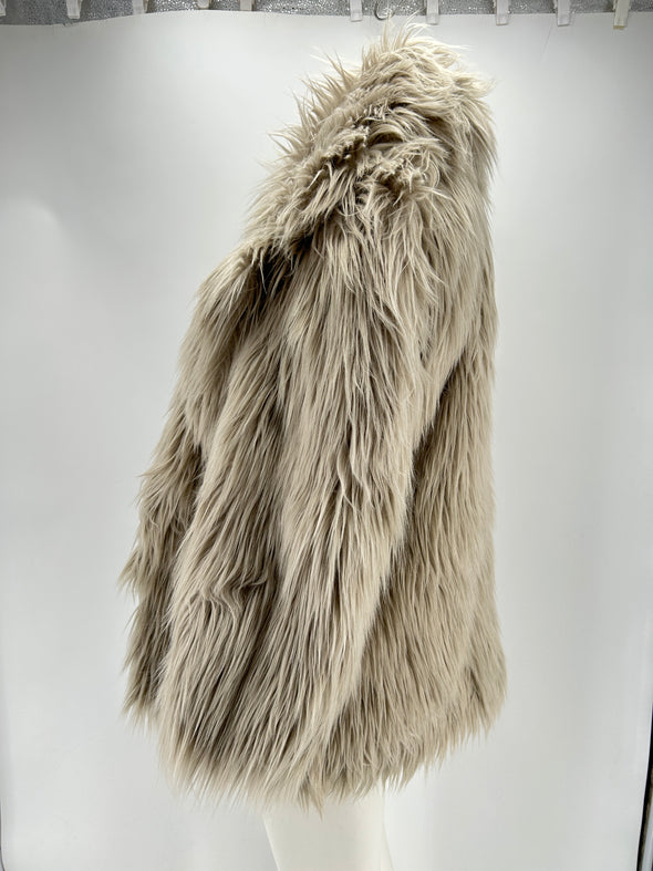 Manteau en fourrure synthétique