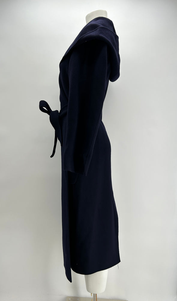 Manteau bleu en laine avec ceinture