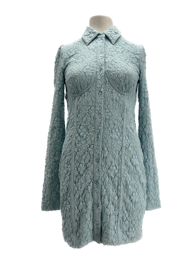 Robe bleue à dentelle fleurie