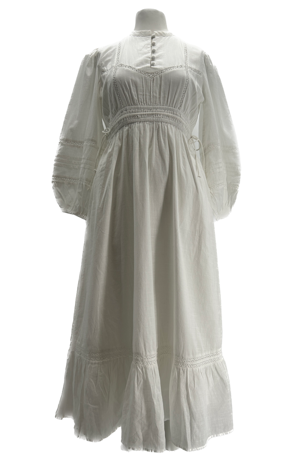 Robe blanche à broderies "Octavia"