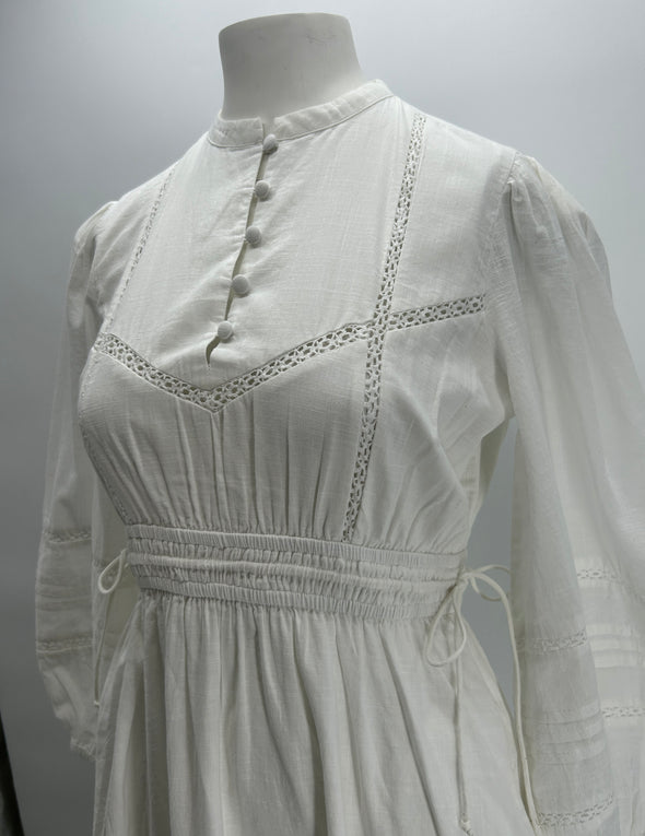 Robe blanche à broderies "Octavia"