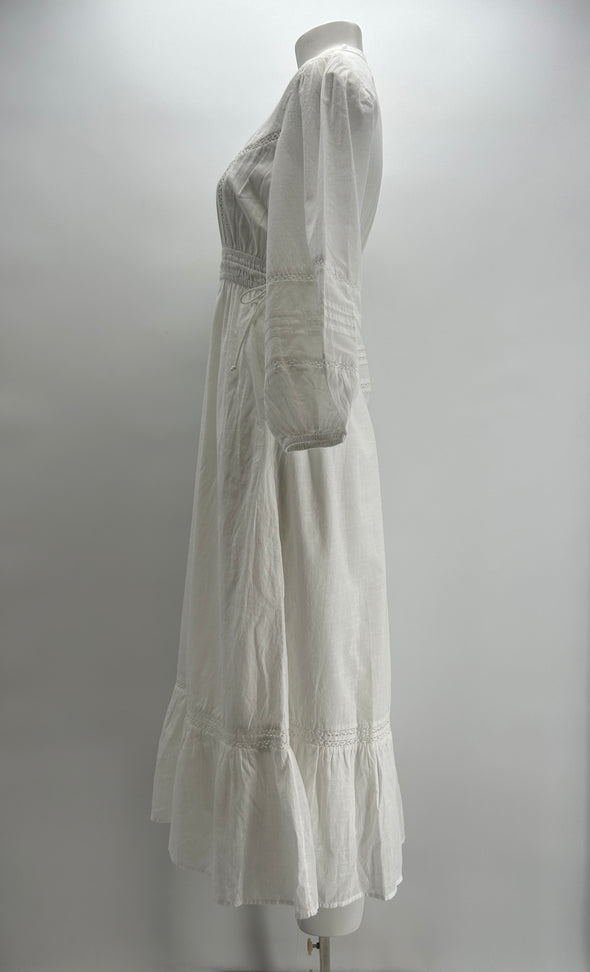 Robe blanche à broderies "Octavia"