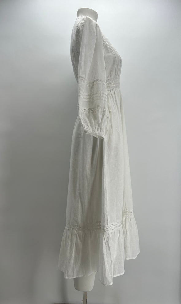 Robe blanche à broderies "Octavia"