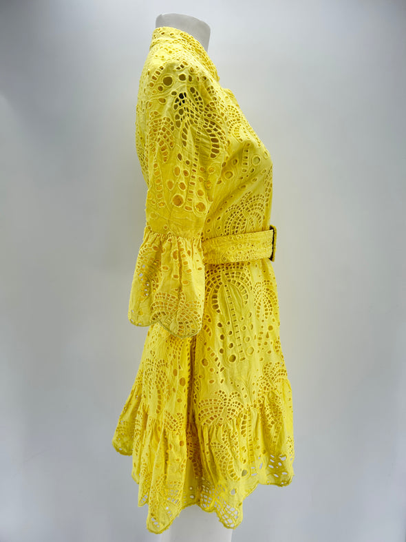 Robe jaune en broderies anglaise