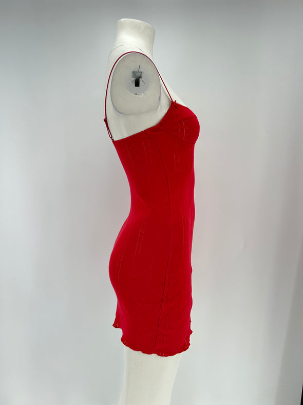 Robe rouge à bretelles