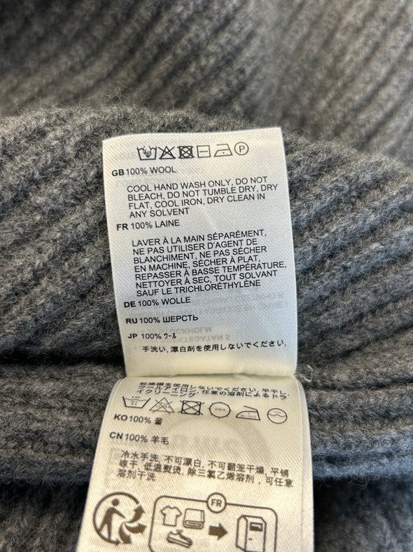 Pull côtelé gris avec écharpe