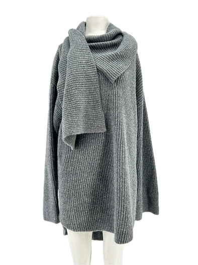 Pull côtelé gris avec écharpe