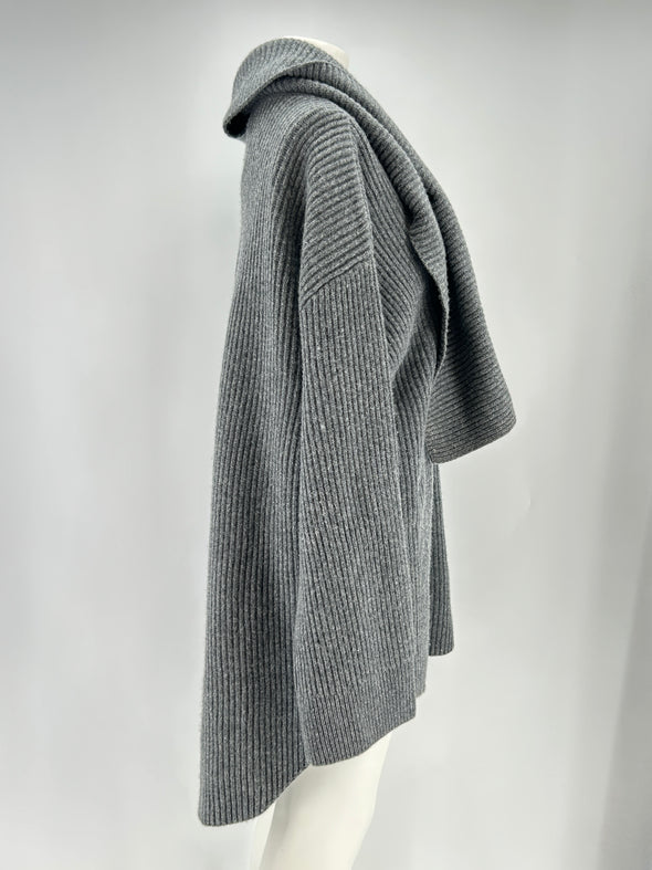 Pull côtelé gris avec écharpe