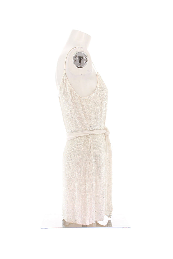 Robe blanche à sequins argentés