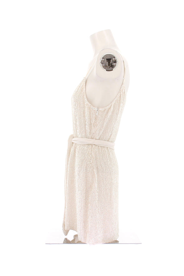 Robe blanche à sequins argentés