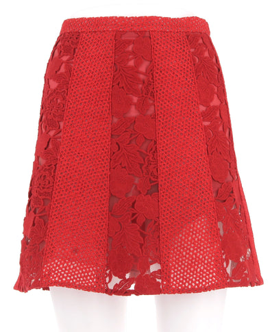Jupe rouge à dentelle