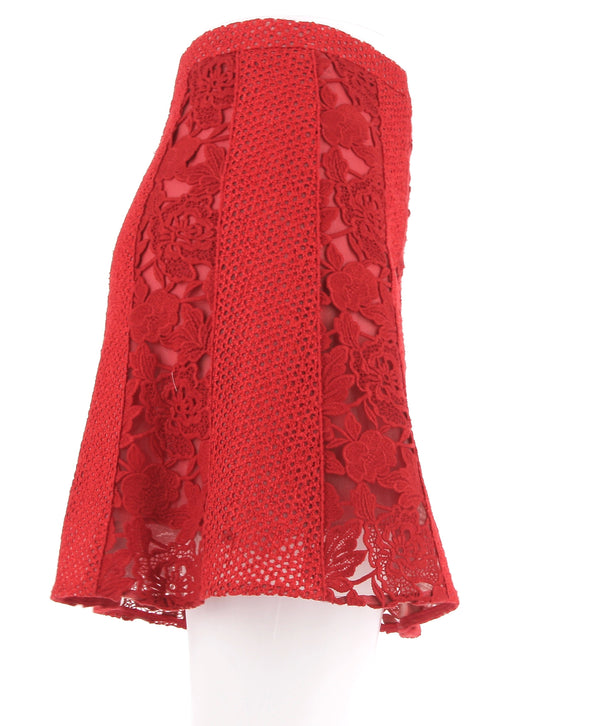 Jupe rouge à dentelle