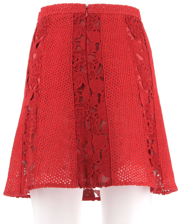 Jupe rouge à dentelle