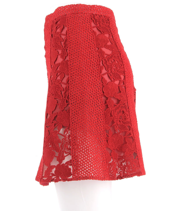 Jupe rouge à dentelle