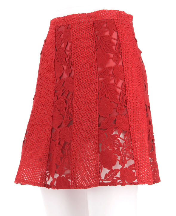 Jupe rouge à dentelle