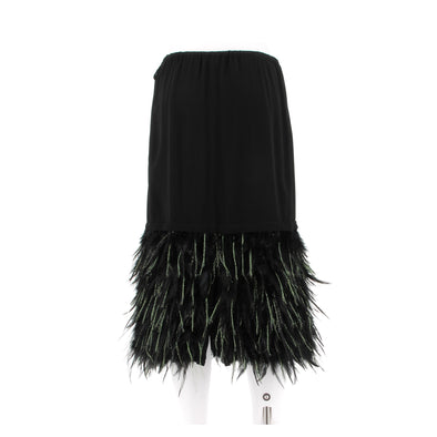 Jupe noire à plumes