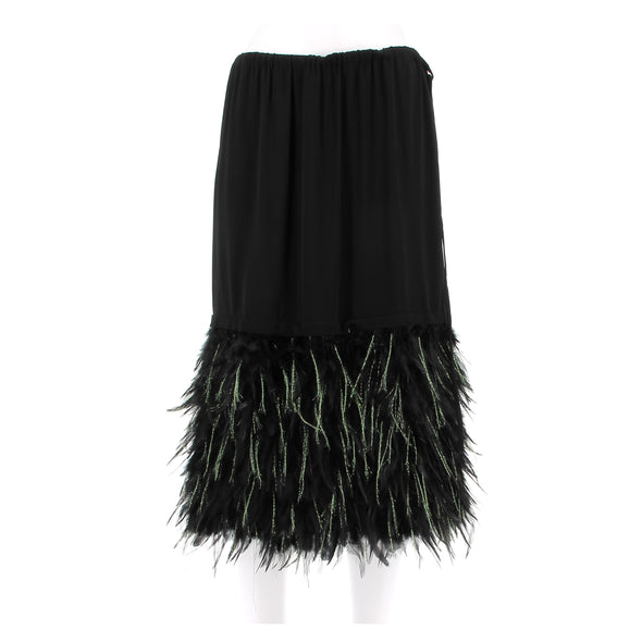 Jupe noire à plumes