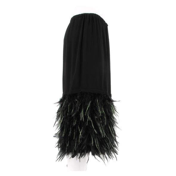 Jupe noire à plumes