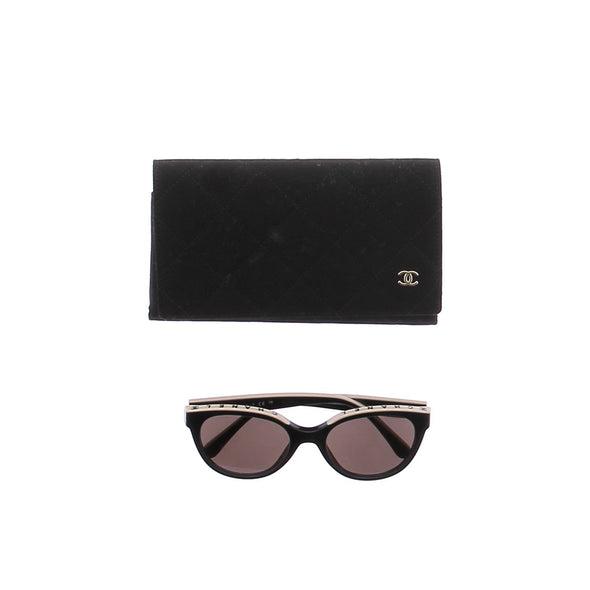 Lunettes de soleil noires