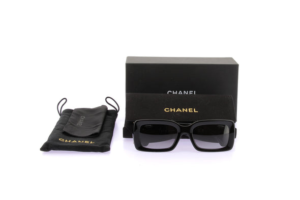 Lunettes de soleil noires
