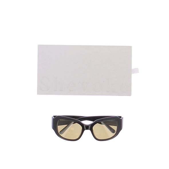 Lunettes de soleil noires et jaunes