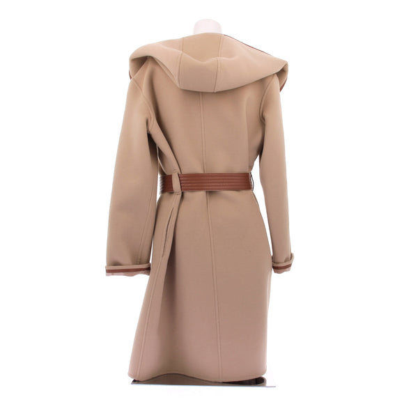 Manteau en laine beige à monogrammes