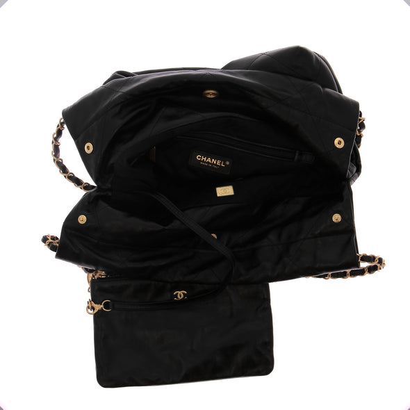 Sac à main "Chanel 22" en cuir noir